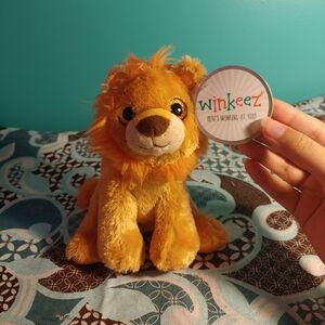 NWT Winkeez Lion stuffed animal